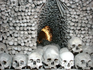 Knochen in der "Beinkirche"